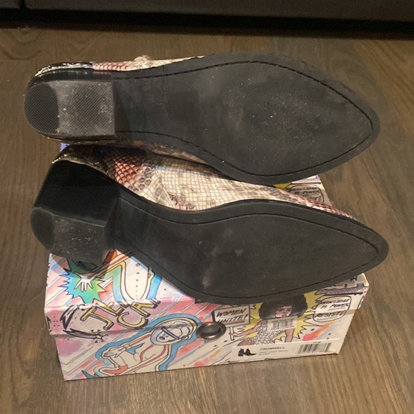 Jeffrey Campbell Cromwell booties. Grey wine snake silver. Size 11. Super cool - Picture 6 of 6